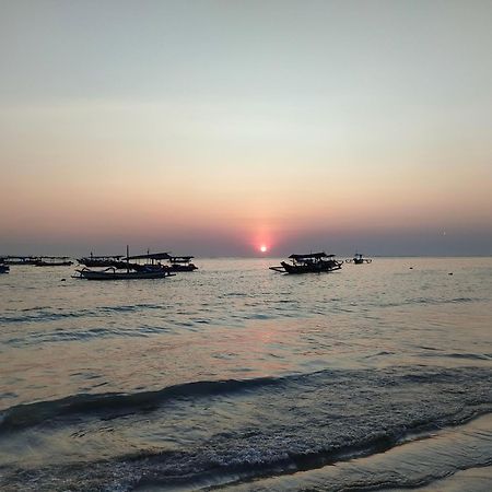 Lavanda Guesthouse/Homestay Jimbaran Esterno foto