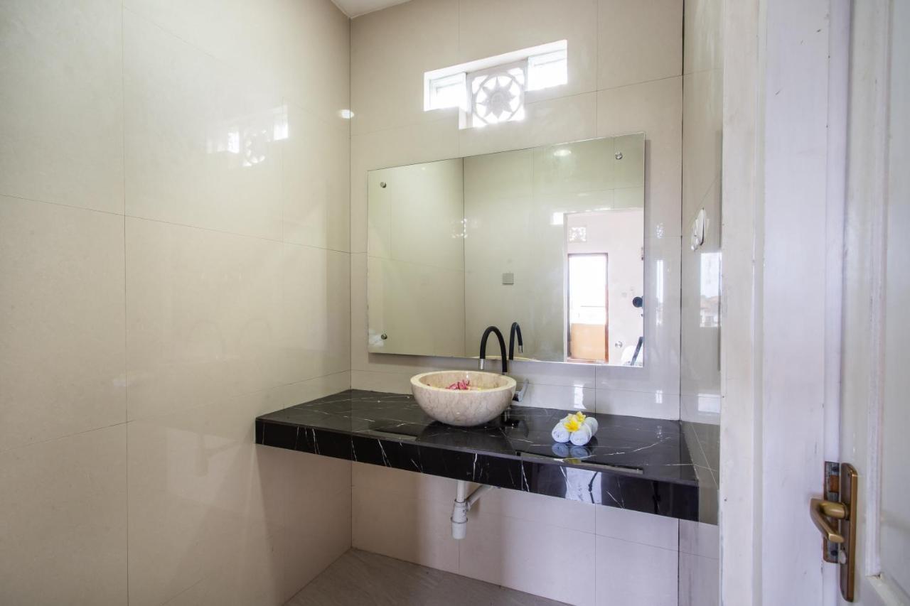 Lavanda Guesthouse/Homestay Jimbaran Esterno foto